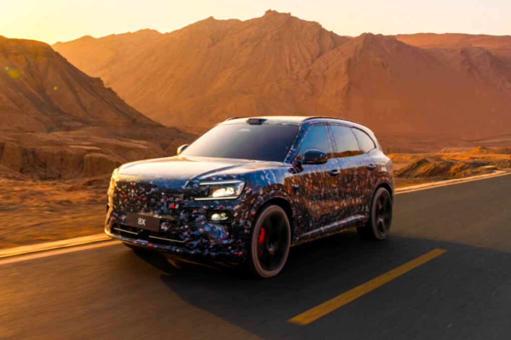 Zeekr 8X camouflage plug-in hybrid SUV testing with 328km electric range and 70kWh battery